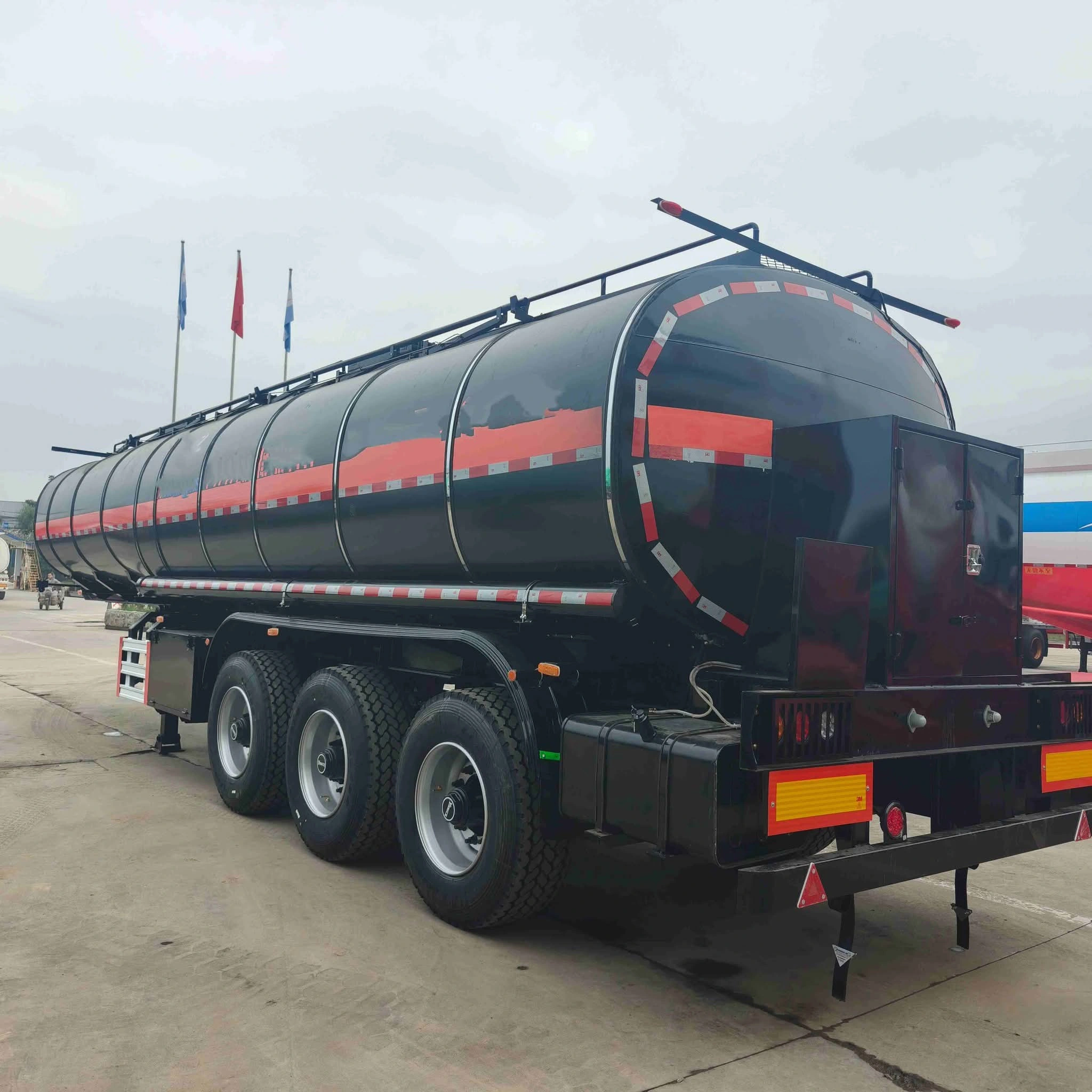 Three-axle wheel group on the bitumen tanker trailer